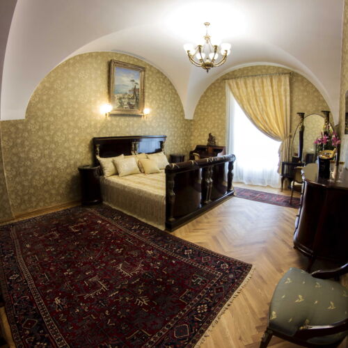 Pokoj s manželskou postelí