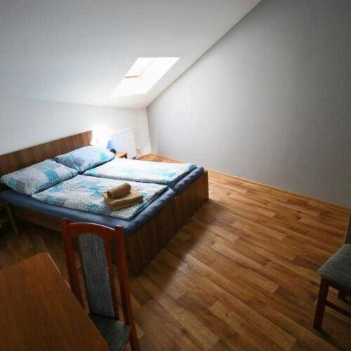 Apartman s klimatizací s terasou pro 4 os. se 2 ložnicemi (s možností přistýlky)