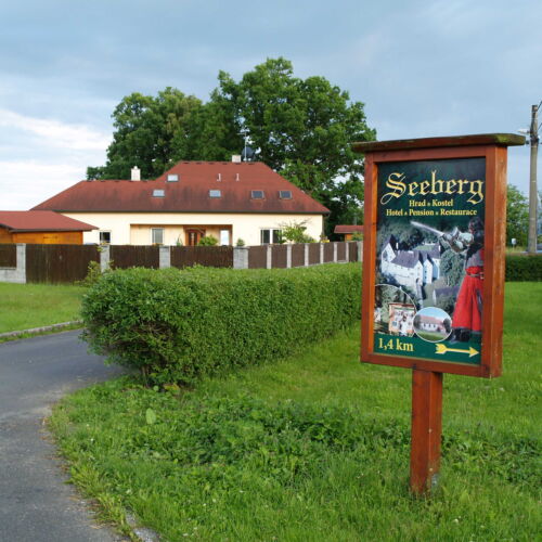 Camera twin cu duș cu chicinetă proprie