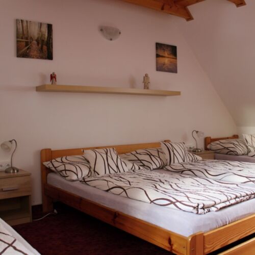 Mansard Quadruple Room with Shower (extra bed available)