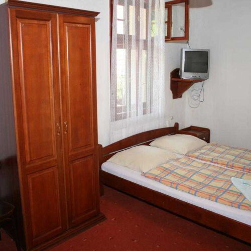 Pokoj se sprchou  pro 3 os.