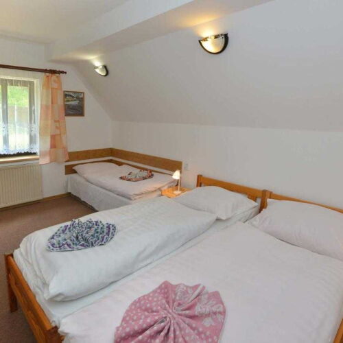 Apartman pro 4 os. se 2 ložnicemi s výhledem do zahrady  (s možností přistýlky)