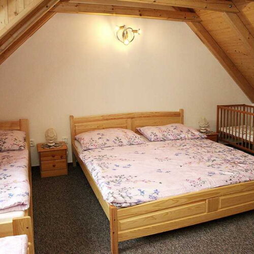 Apartament cu chicinetă proprie cu bucătărie proprie pentru 4 pers.