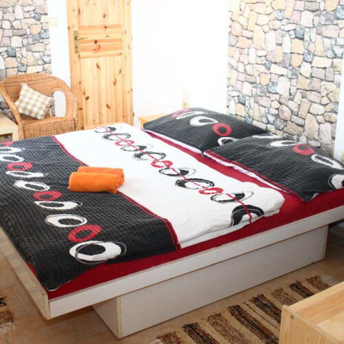 Apartment for 2 Persons with Shower and Kitchenette (extra beds available)