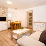Zuhanyzós saját teakonyhával 4 fős apartman (pótágyazható)