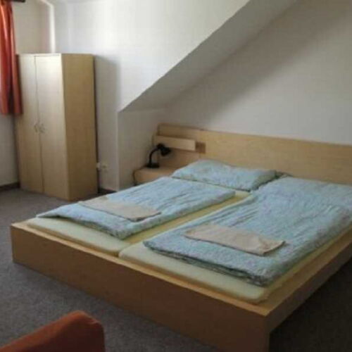 Pokoj s koupelnou se sprchou pro 5 os.