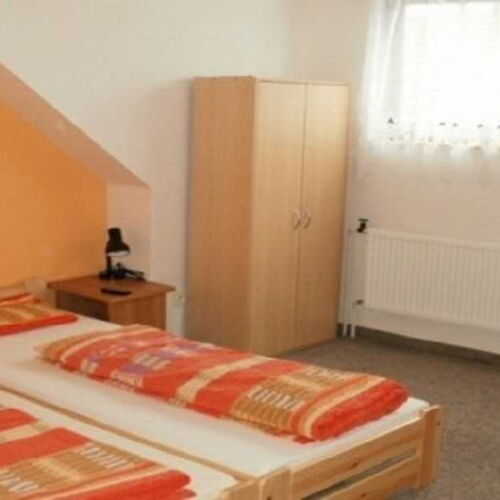 Pokoj s koupelnou se sprchou pro 6 os.