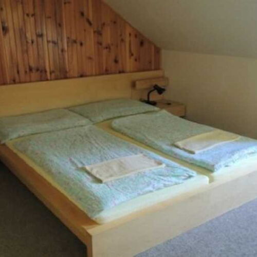 Pokoj s koupelnou se sprchou pro 4 os.