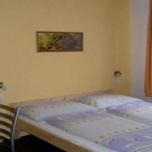 Pokoj se sprchou se společnou kuchyňkou pro 4 os.