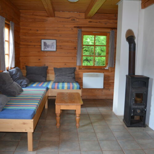 Chata (jako celek) se sprchou s vlastní kuchyňkou pro 7 os. (s možností přistýlky)