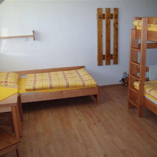 Camera cvadrupla cu duș