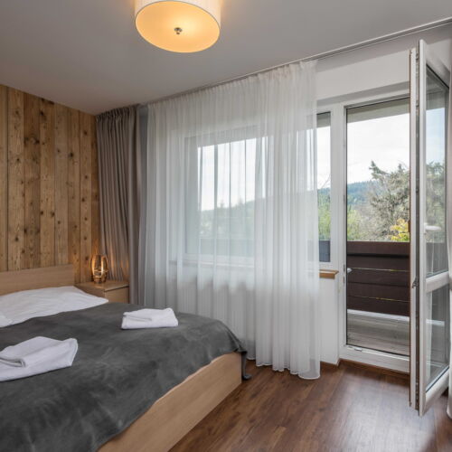 Apartament cu duș cu chicinetă proprie pentru 4 pers. (se poate solicita pat suplimentar)