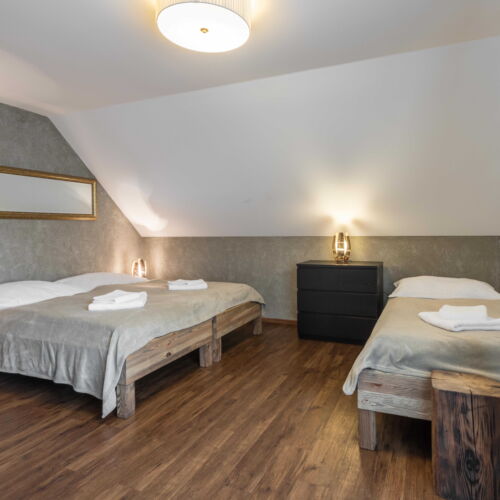 Apartament cu duș cu chicinetă proprie pentru 3 pers. (se poate solicita pat suplimentar)