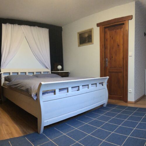 Camera tripla la mansardă