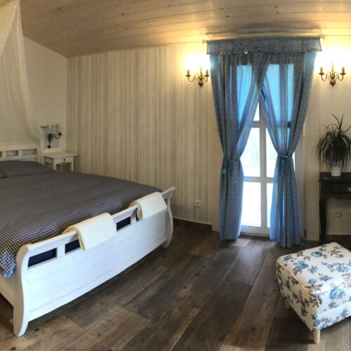 Apartament cu duș cu chicinetă proprie pentru 2 pers.