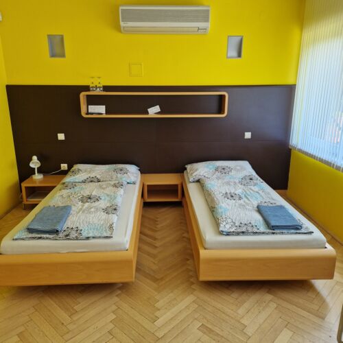 Pokoj s klimatizací se sprchou pro 2 os.