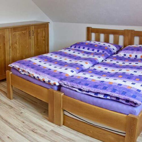 Camera twin cu duș cu chicinetă comună