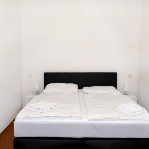 Camera cvadrupla cu duș