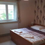 Apartment for 5 Persons with Shower and Kitchen (extra beds available)