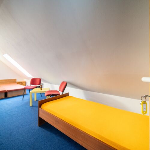 Pokoj se sprchou tV s plochou obrazovkou pro 3 os.