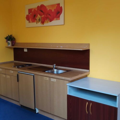 Pokoj se sprchou tV s plochou obrazovkou pro 4 os.