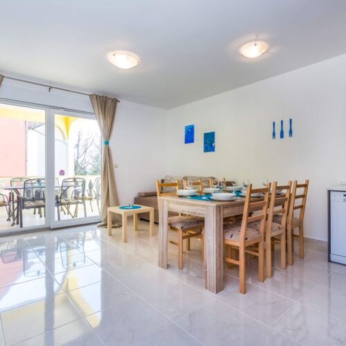 Deluxe 3-Room Family Apartment for 6 Persons
