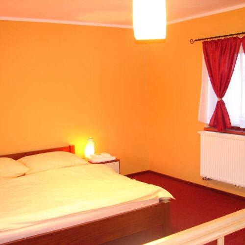 Apartament 2-osobowy z prysznicem ze wspólnym aneksem kuchennym (możliwa dostawka)