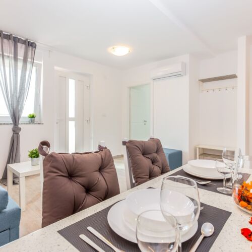 Deluxe Ground Floor 1-Room Apartment for 2 Persons (extra bed available)