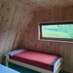 Közös fürdőszobás kétágyas szoba