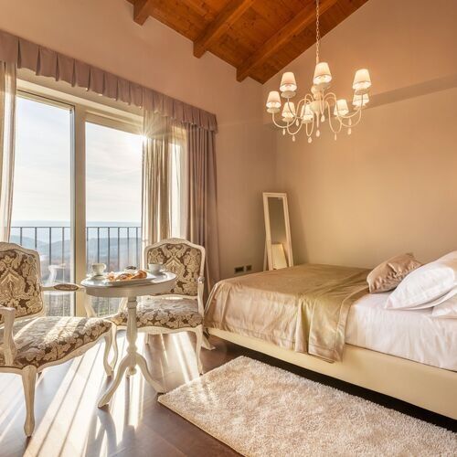 Na katu Lux sa francuskim krevetom soba