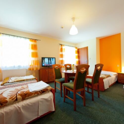 Pokój 4-osobowy z łazienką z telewizorem LCD/plazmą