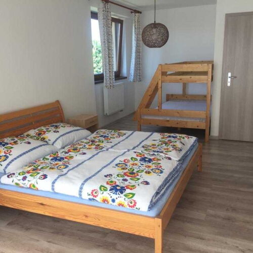 Camera cvadrupla cu duș