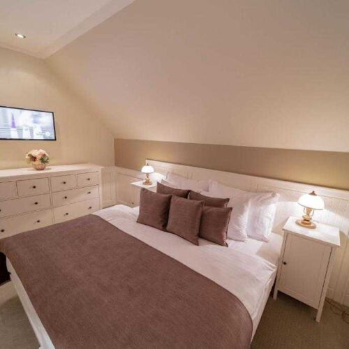 Twin Room with Shower (extra bed available)