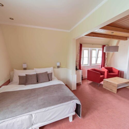 Quadruple Room with Shower (extra bed available)