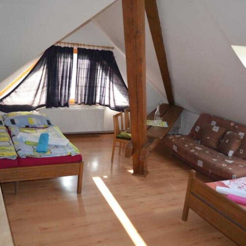 Apartament cu duș pentru 6 pers. (se poate solicita pat suplimentar)