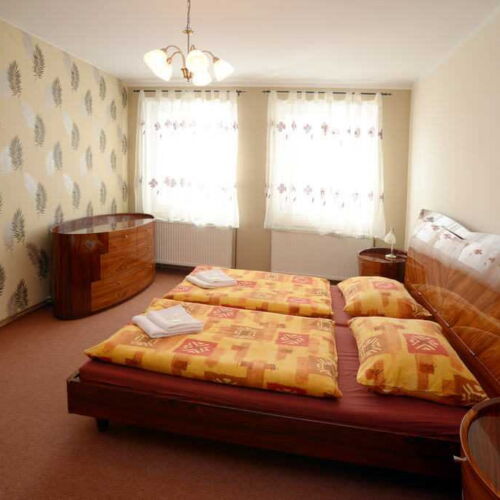 Twin Room (extra bed available)