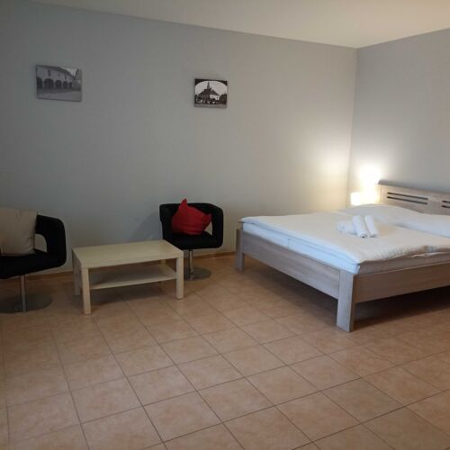 Pokoj s vlastní kuchyňkou bezbariérový s manželskou postelí