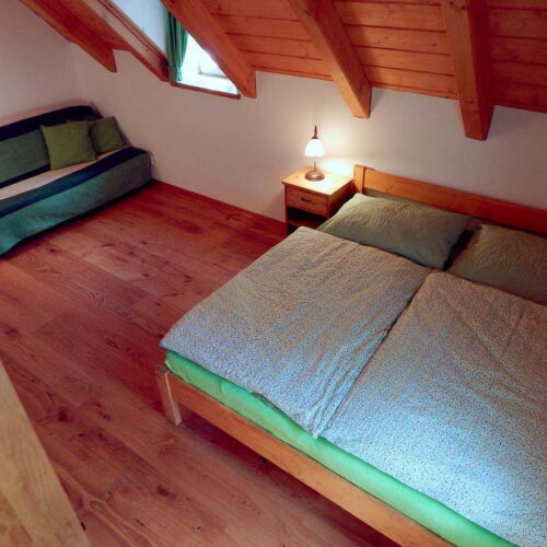 Chalupa cu duș cu bucătărie proprie pentru 12 pers. (se inchirieaza doar integral)