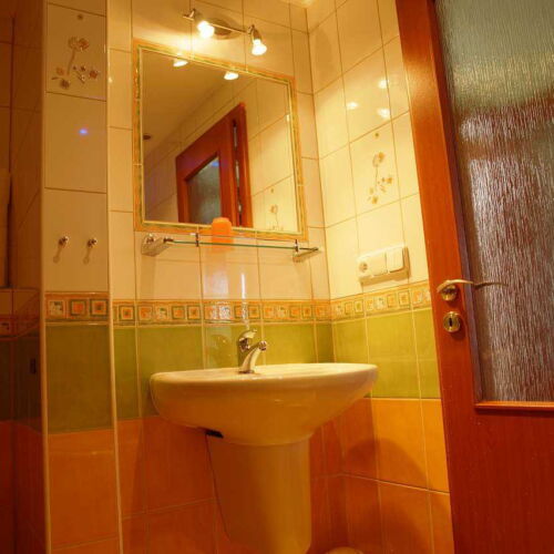 Apartament cu chicinetă comună pentru 15 pers.