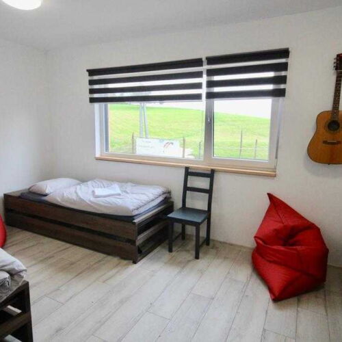 Pokoj se sprchou s terasou pro 3 os. (s možností přistýlky)