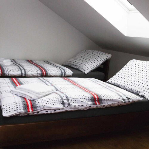 Apartman se sprchou s privátní koupelnou mimo apartmán pro 4 os. (s možností přistýlky)