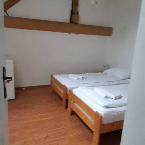 Apartament cu duș pentru 4 pers. (se poate solicita pat suplimentar)
