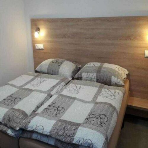 Pokoj se společnou kuchyňkou  pro 2 os. (s možností přistýlky)