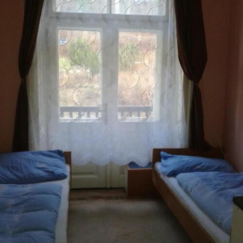 Apartman se sprchou s privátní koupelnou mimo apartmán pro 4 os.