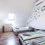 Zuhanyzós légkondicionált négyágyas szoba (pótágyazható)