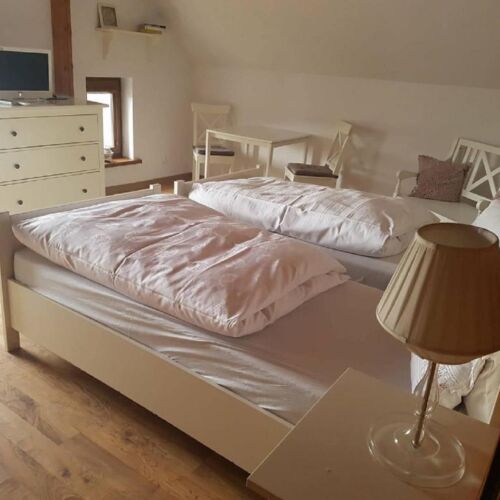 Pokój 2-osobowy ze wspólną łazienką (możliwa dostawka)