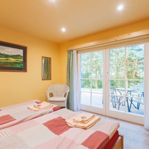 Chata (jako celek) se sprchou s vlastní kuchyňkou pro 4 os. (s možností přistýlky)