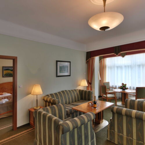 Apartman pro 3 os. se 2 ložnicemi s výhledem do zahrady na poschodí (s možností přistýlky)