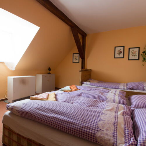 Casă de vacanță cu duș cu chicinetă proprie pentru 10 pers. (se inchirieaza doar integral)