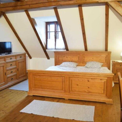 Dreibettzimmer mit Dusche und Eigner Küche